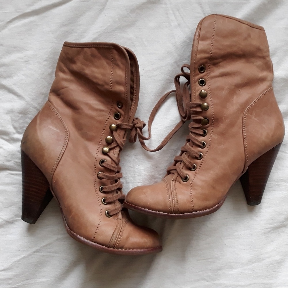 Beautiful Aldo brown laceup "weathered look" boot